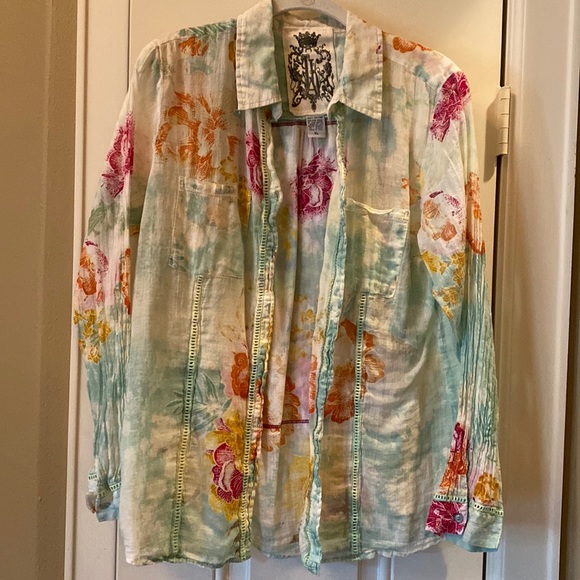 JAK Tops - Like new Super cute button down long sleeve blouse. Sheer / lightweight Sz XL